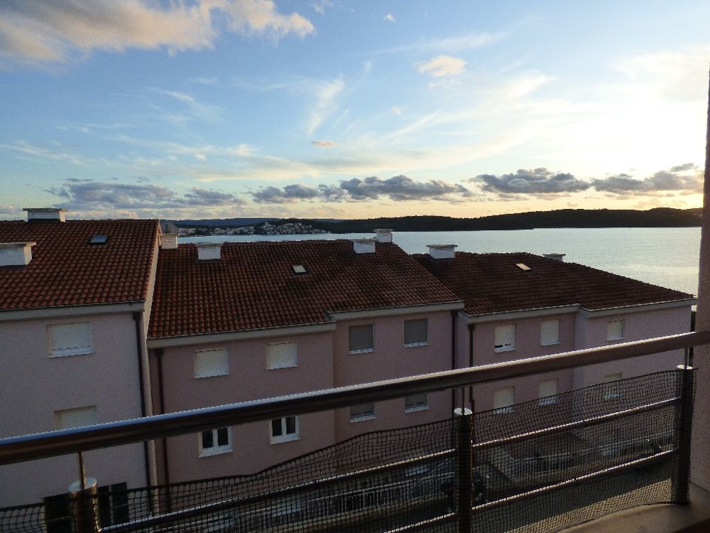 Widok na morze z balkonu nieruchomości A1493 - apartament na wyspie Ciovo w Dalmacji.