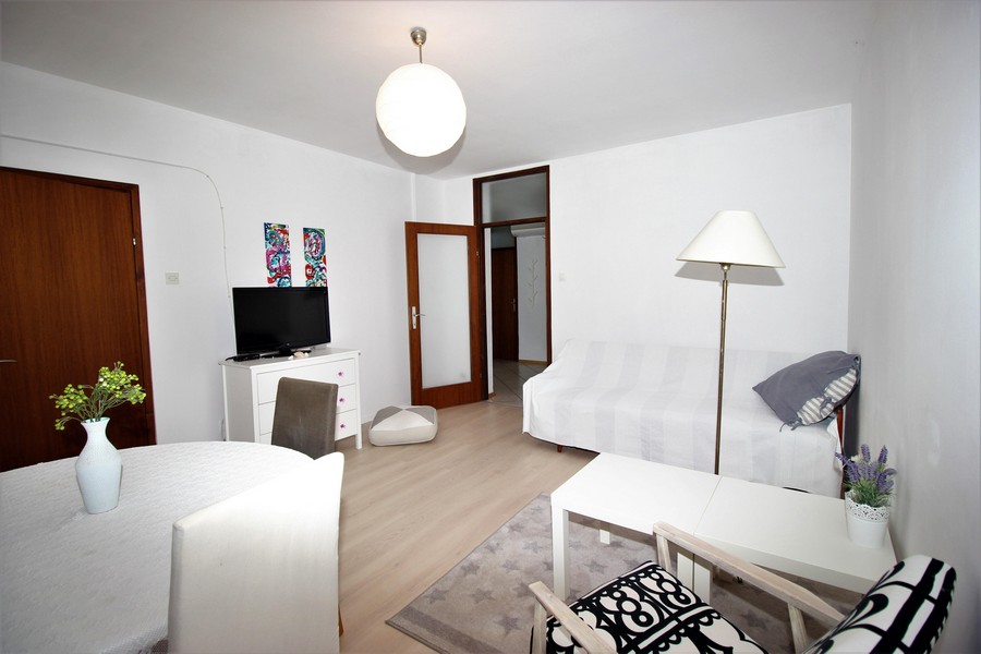 Pokój dzienny nieruchomości A1682 w Chorwacji - Panorama Scouting GmbH.