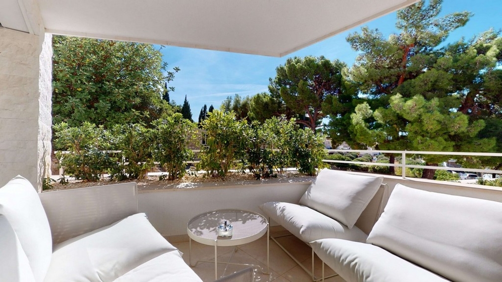 Widok od ulicy na budynek z poszczególnymi mieszkaniami - kup mieszkanie w Chorwacji.