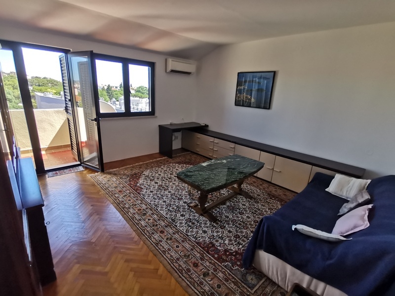 Klimatyzowana część dzienna z wyjściem na taras.