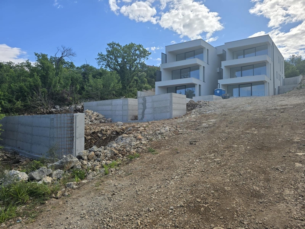 Widok na morze i góry na Velebit z tarasu nieruchomości A2363 niedaleko Zadaru.