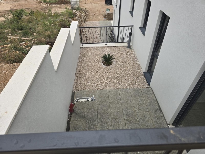 Panoramiczny widok na morze i góry Velebit.