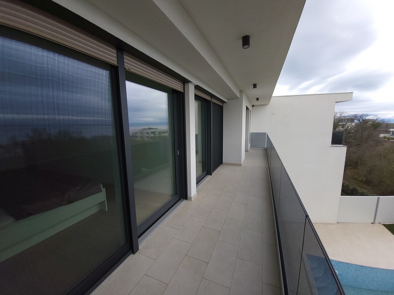 Taras nieruchomości A2417, która jest na sprzedaż w Chorwacji w regionie wyspy Krk - Panorama Scouting.