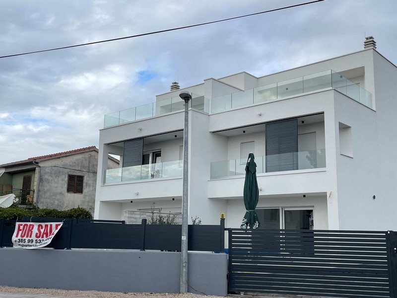 Penthousy w nowym budynku z tarasem na dachu - zdjęcie stanu deweloperskiego.