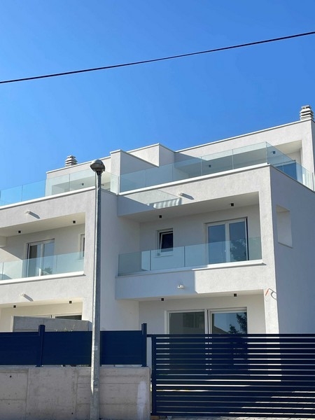 Widok z przodu apartamentów A2607, Tribunj, Chorwacja.