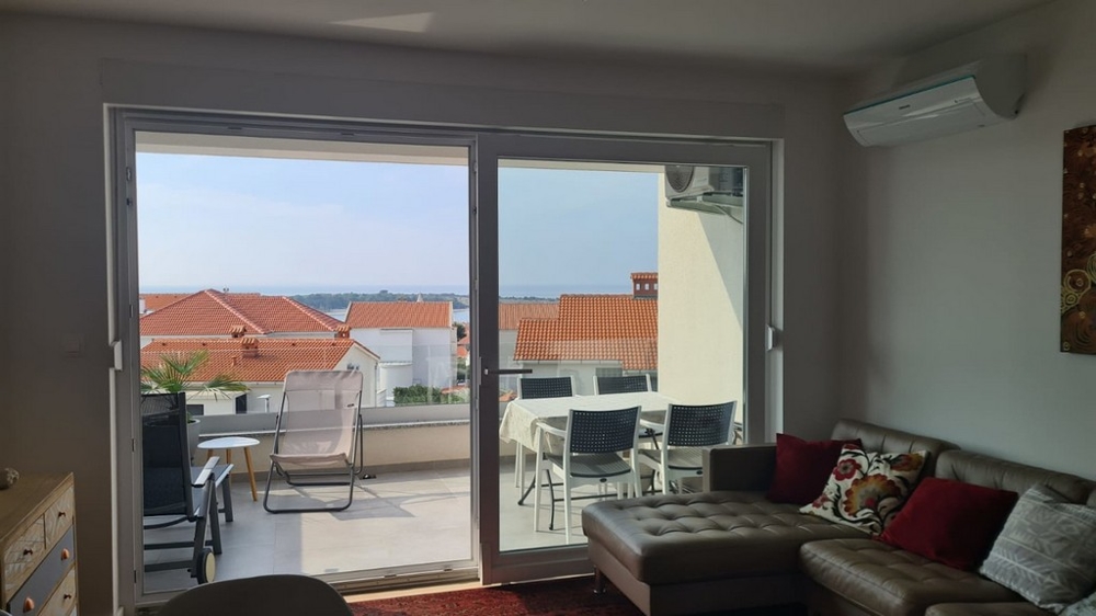 Taras nieruchomości A2636, która jest na sprzedaż w Chorwacji w regionie wyspy Pag - Panorama Scouting.