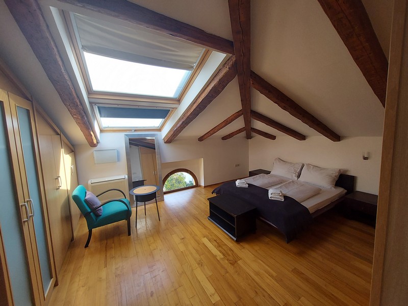 Na tym zdjęciu widać atrakcyjną i wygodną sypialnię w nieruchomości A2664, która jest na sprzedaż w Opatija.