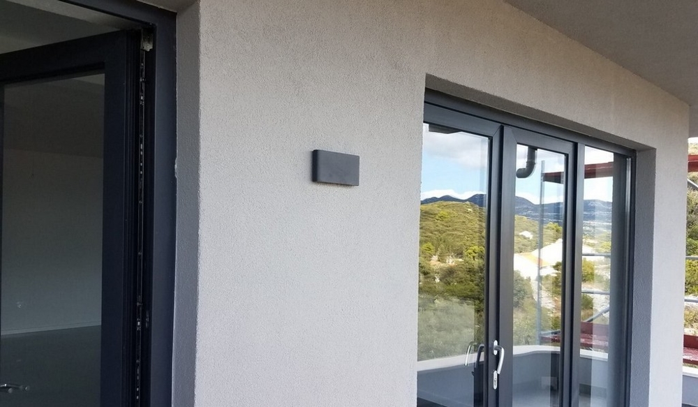 Nowocześnie zaprojektowany apartament z balkonem