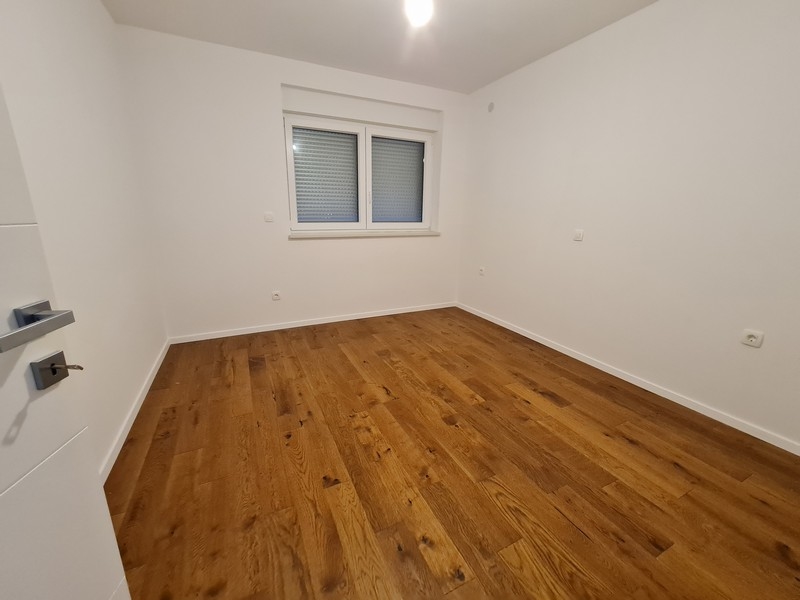 Na tym zdjęciu widać atrakcyjną i wygodną sypialnię w nieruchomości A2697, która jest na sprzedaż w Rijece.