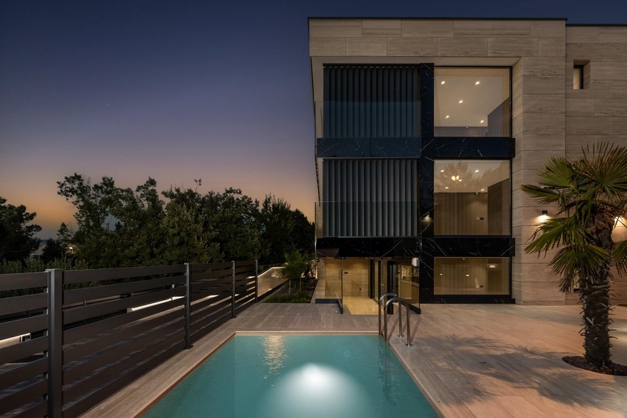 Apartament o powierzchni 113 m² z widokiem na morze i basen