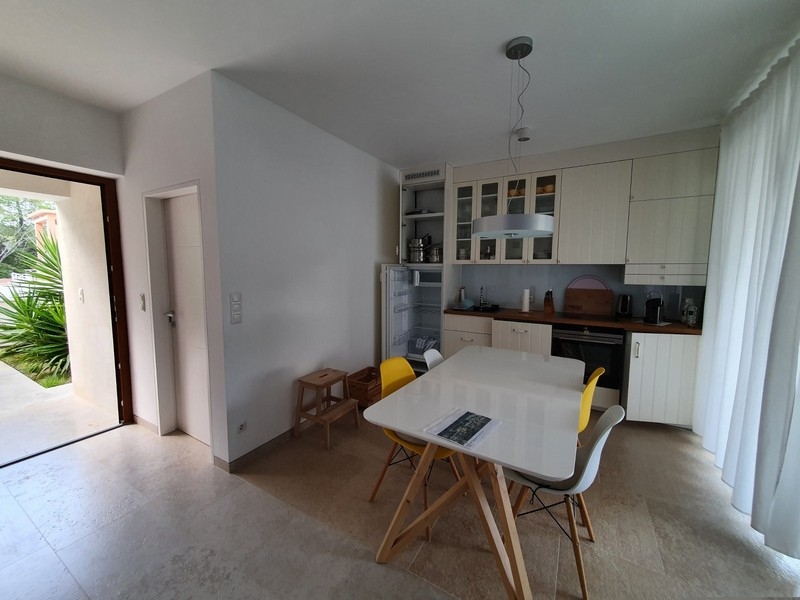 Umeblowany apartament z widokiem na morze