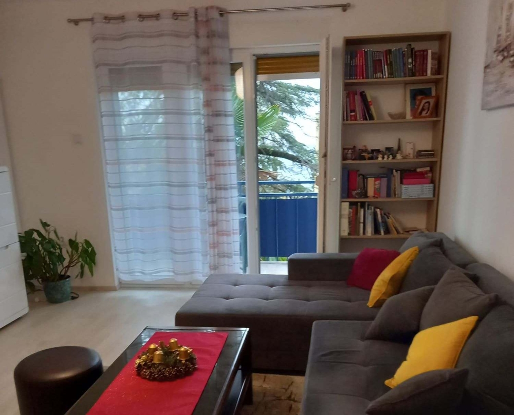 Zajrzyj do salonu apartamentu. W Rijece, który jest na sprzedaż.