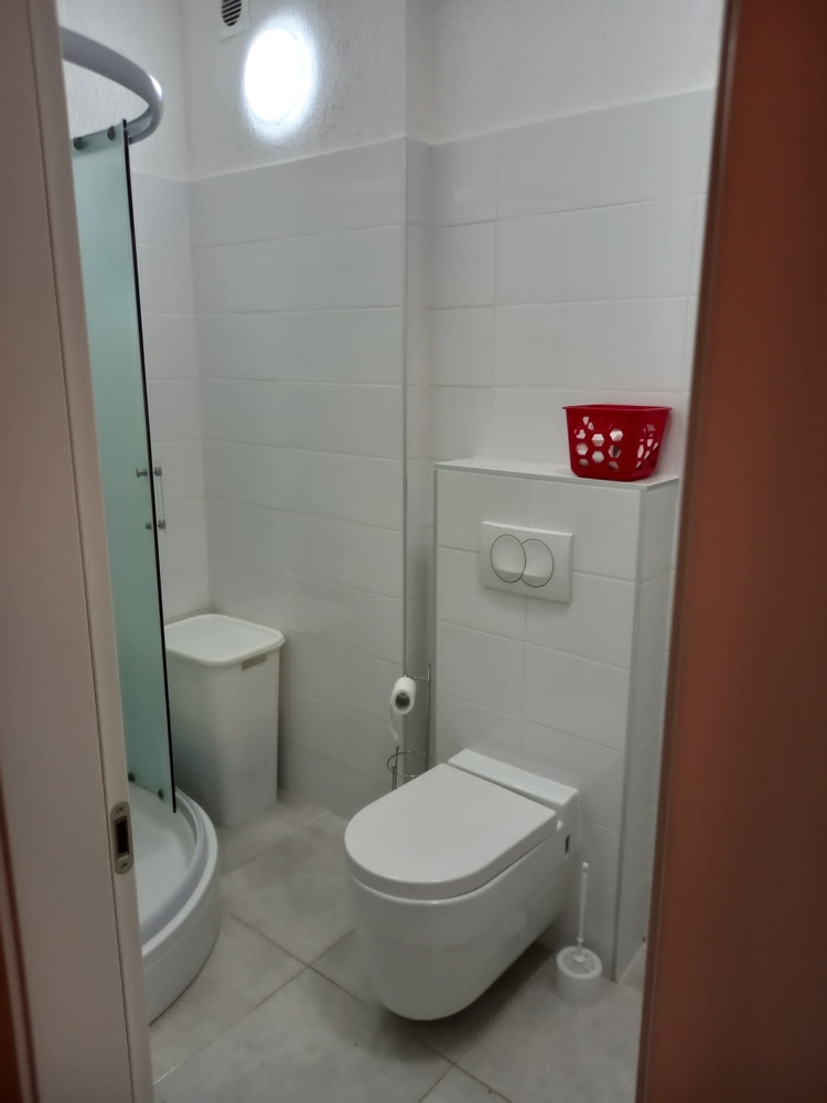 Zajrzyj do łazienki.