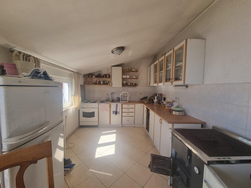 Kuchnia i jadalnia w apartamencie A2799, Chorwacja.