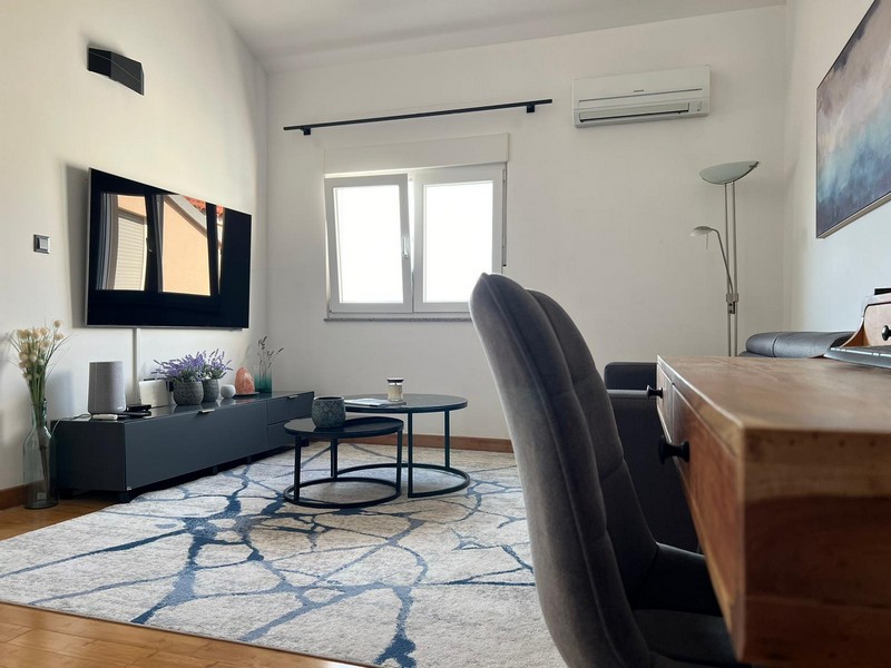 Nowoczesny apartament z wysokiej jakości meblami w Tisno w Chorwacji - Panorama Scouting.