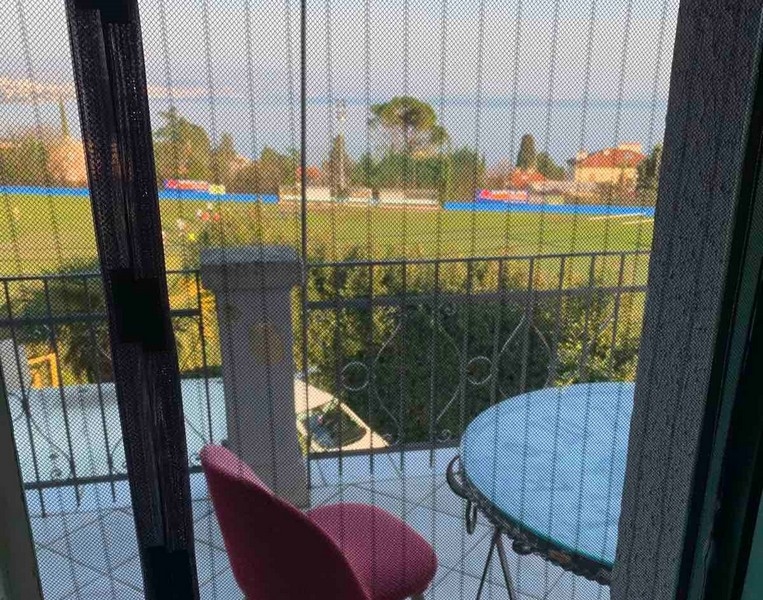 Widok na morze z balkonu.