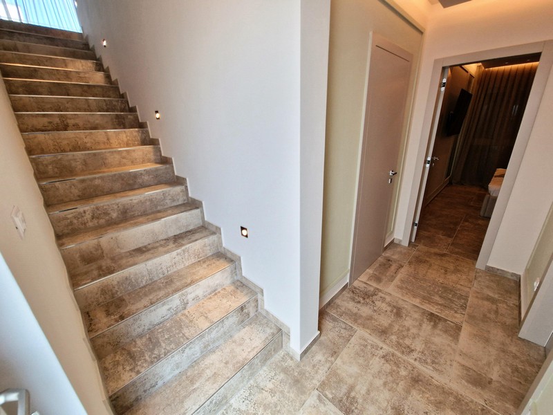 Jadalnia i widok na część dzienną.