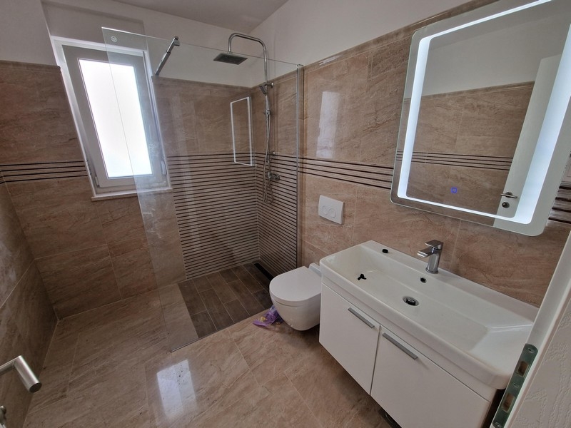 Łazienka z prysznicem.