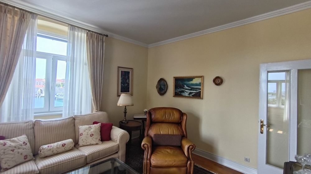 Salon w stylu rezydencji.