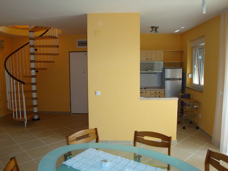 Jadalnia i schody na piętro - Apartament A2863, Chorwacja.