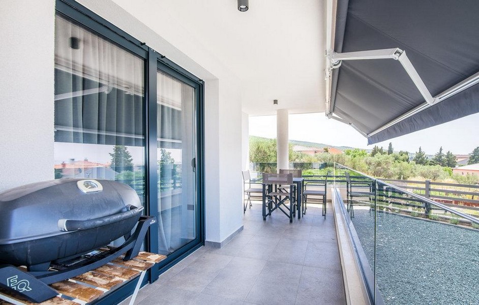 Taras nieruchomości A2903, która jest na sprzedaż na wyspie Krk w Chorwacji - Panorama Scouting.