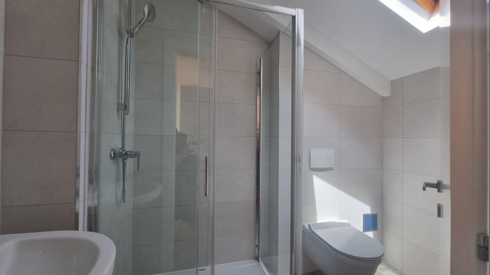 Łazienka z prysznicem.