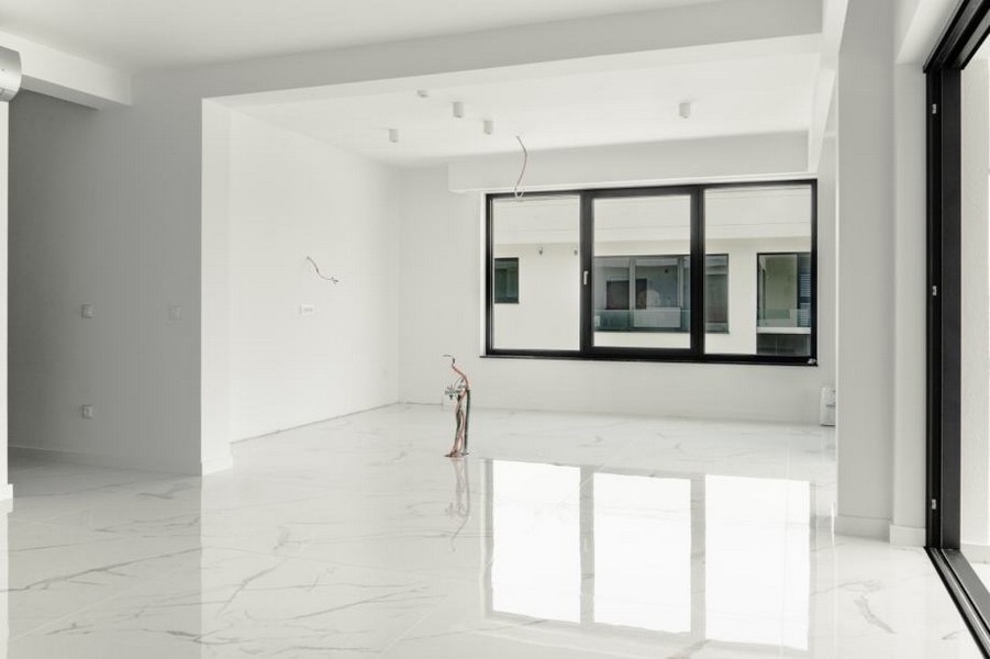 Jasne pokoje z dużymi oknami