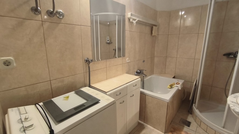 Łazienka z prysznicem.