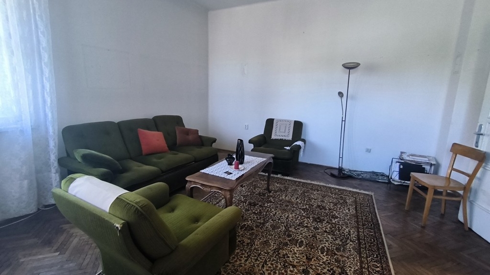 Mieszkanie z tradycyjnymi dalmatyńskimi meblami z lat 70-tych.