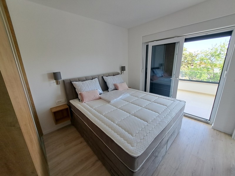 Jasne sypialnie z balkonami