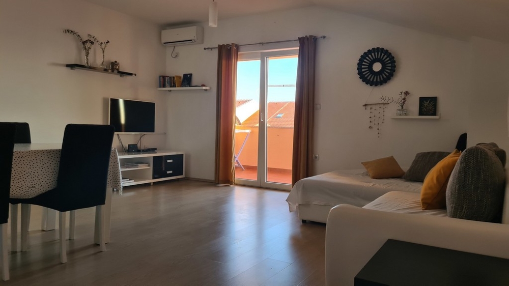 Klimatyzowana część dzienna apartamentu A3004 w Chorwacji.