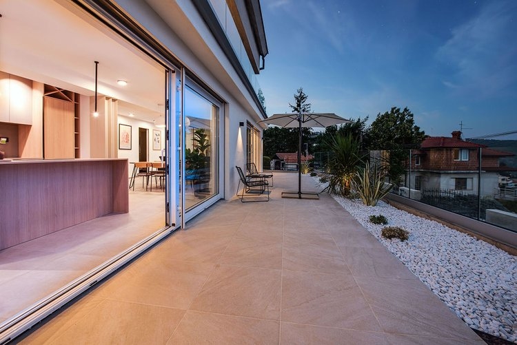 Taras z widokiem na taras i ogród posesji A3007, Chorwacja.