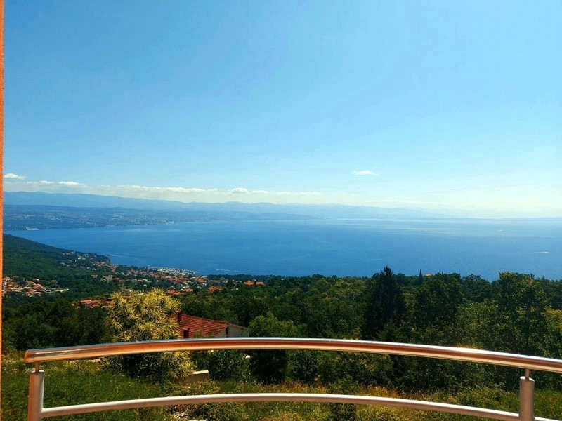 Mieszkanie na sprzedaż w Chorwacji z widokiem na morze z tarasu