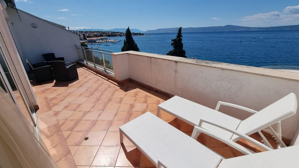 Sprzedam mieszkanie z tarasem na dachu tuż nad morzem w Chorwacji - Panorama Scouting A3016.