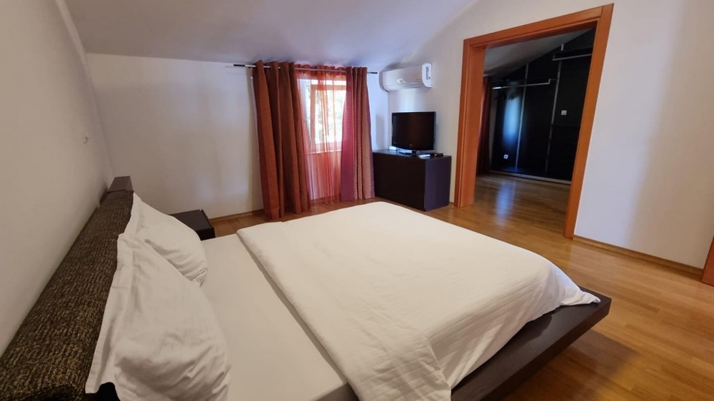 Przytulna sypialnia na poddaszu nieruchomości A3016, Chorwacja - Panorama Scouting.