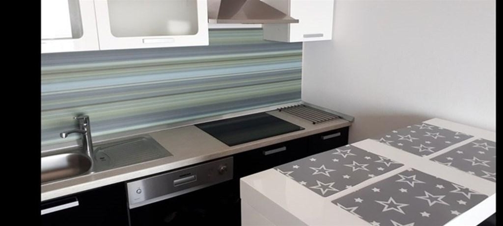 Mała i funkcjonalna kuchnia.