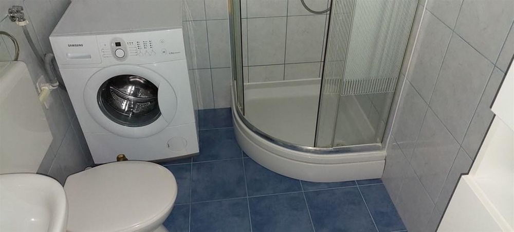 Łazienka z prysznicem.