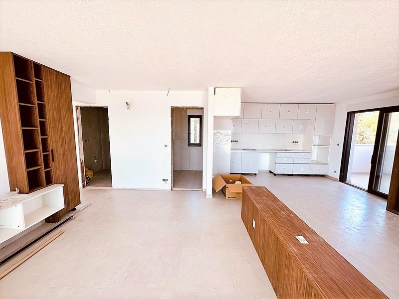 Jasny salon nieruchomości A3057 na Hvarze w Chorwacji.