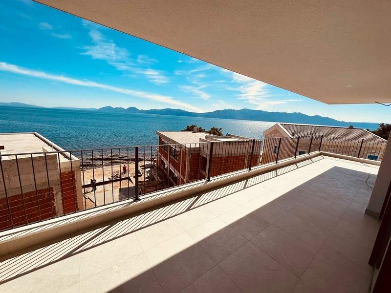 Widok z zadaszonego tarasu posesji A3057 na wyspie Hvar w Chorwacji - Panorama Harcerska.