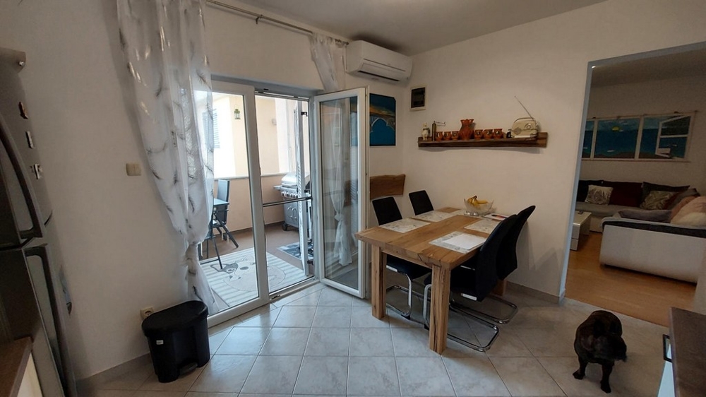 Jasne i zadbane mieszkanie w Starej Novalji na wyspie Pag