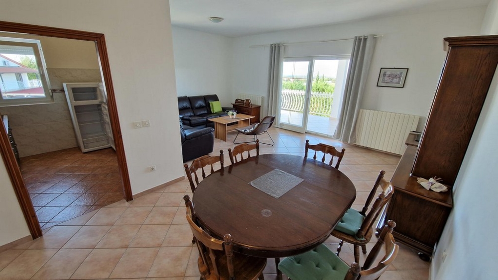 Jasne pokoje z dużymi oknami