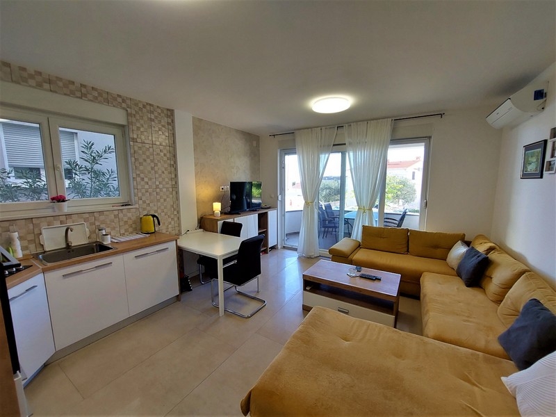 Część dzienna z wyjściem na taras.