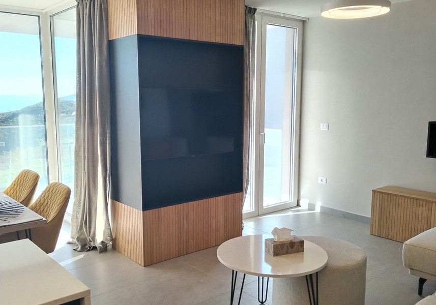 Nowoczesna część dzienna i wyjście na taras.