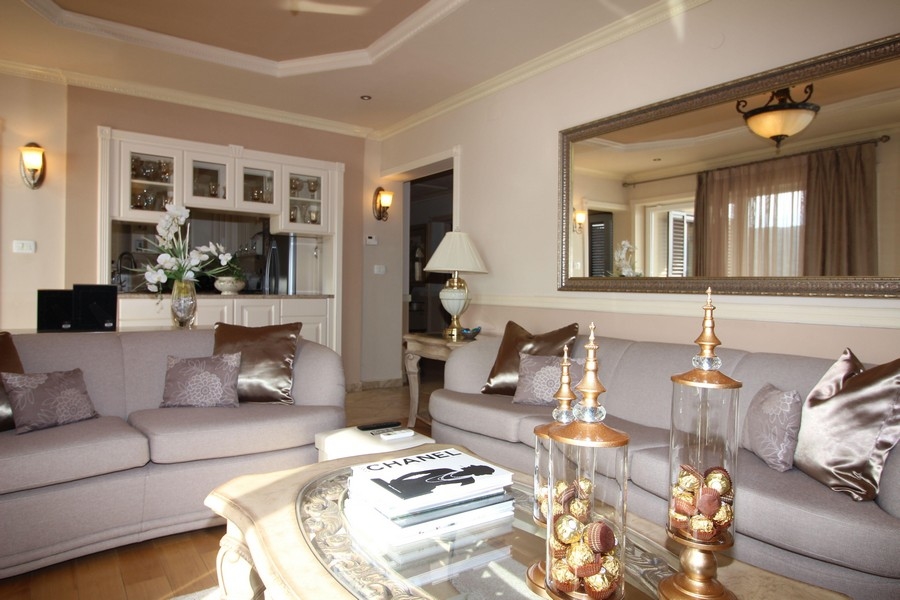 Jasny salon w pełni umeblowany