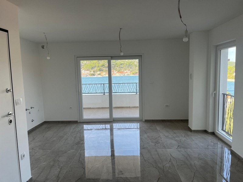 Widok na morze z salonu nieruchomości A3192, Tisno, Chorwacja.