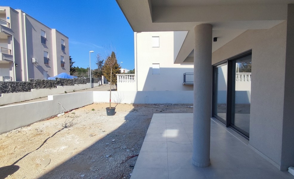 Plac budowy budynku mieszkalnego z widokiem na morze w Chorwacji