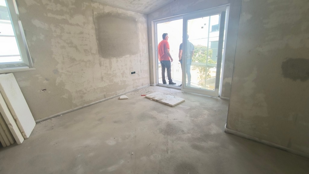 Wnętrze budynku w stanie surowym, przyszły salon mieszkania, nieruchomość Chorwacja