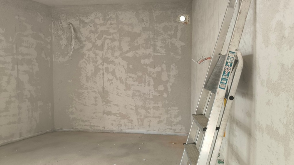 Niedokończone wnętrze mieszkania, potencjał dla nieruchomości w Chorwacji