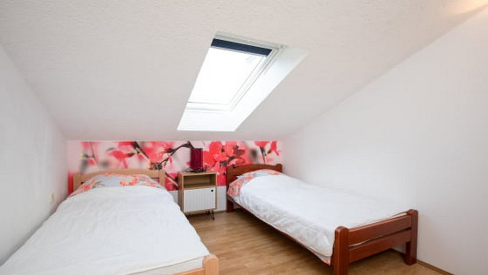 Nieruchomości Chorwacja, Baška, Wyspa Krk Mieszkanie na sprzedaż, sypialnia z dwoma pojedynczymi łóżkami