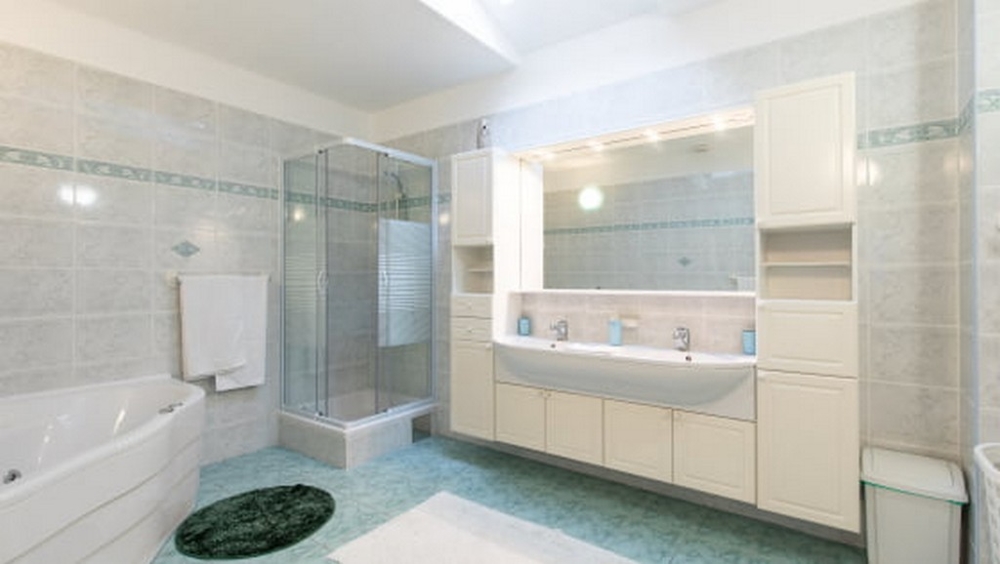 Nieruchomości Chorwacja, Baška, Wyspa Krk Sprzedam mieszkanie, łazienkę z prysznicem i wanną